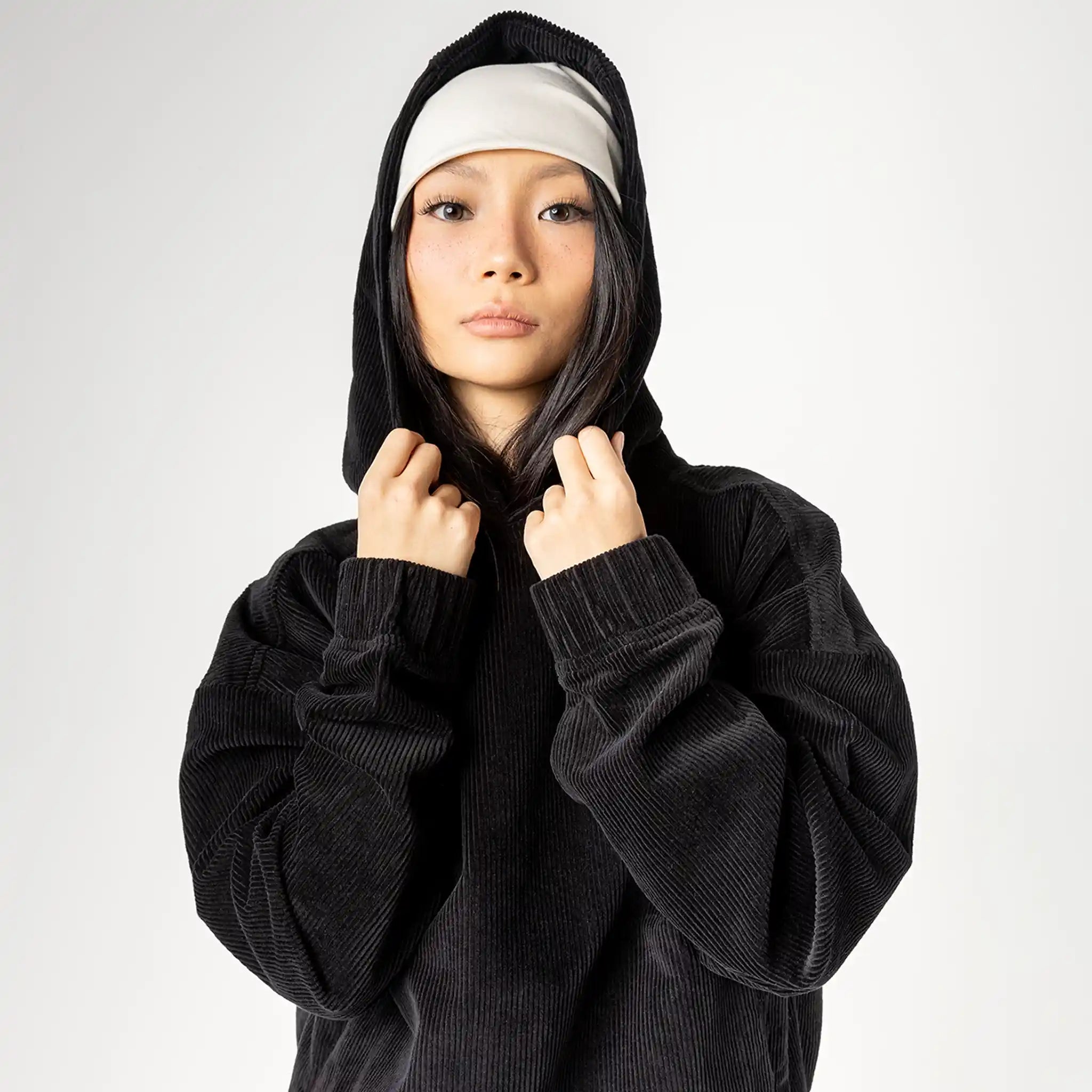 Bella (5'7) is wearing S.