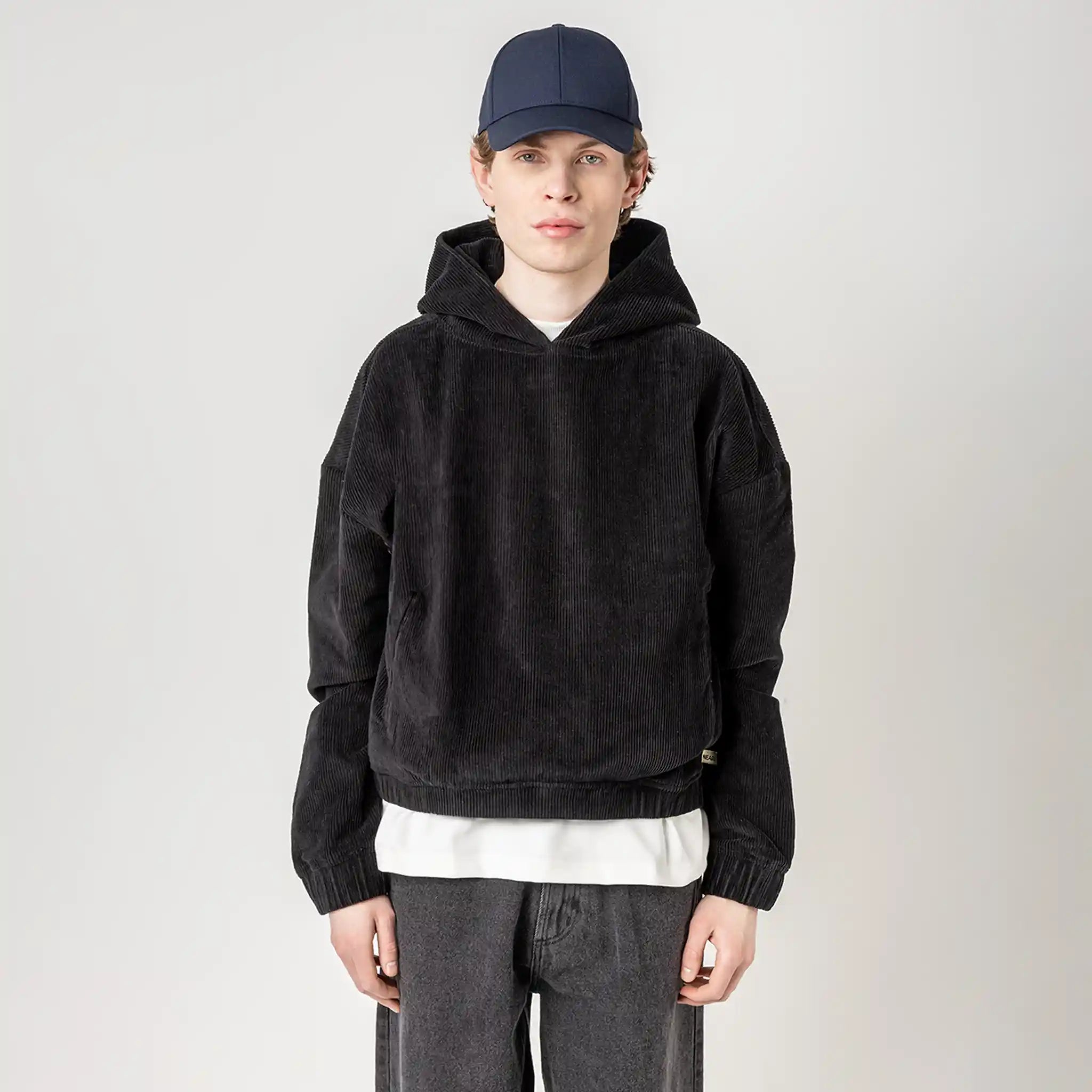 Keiran (6'1) is wearing M.