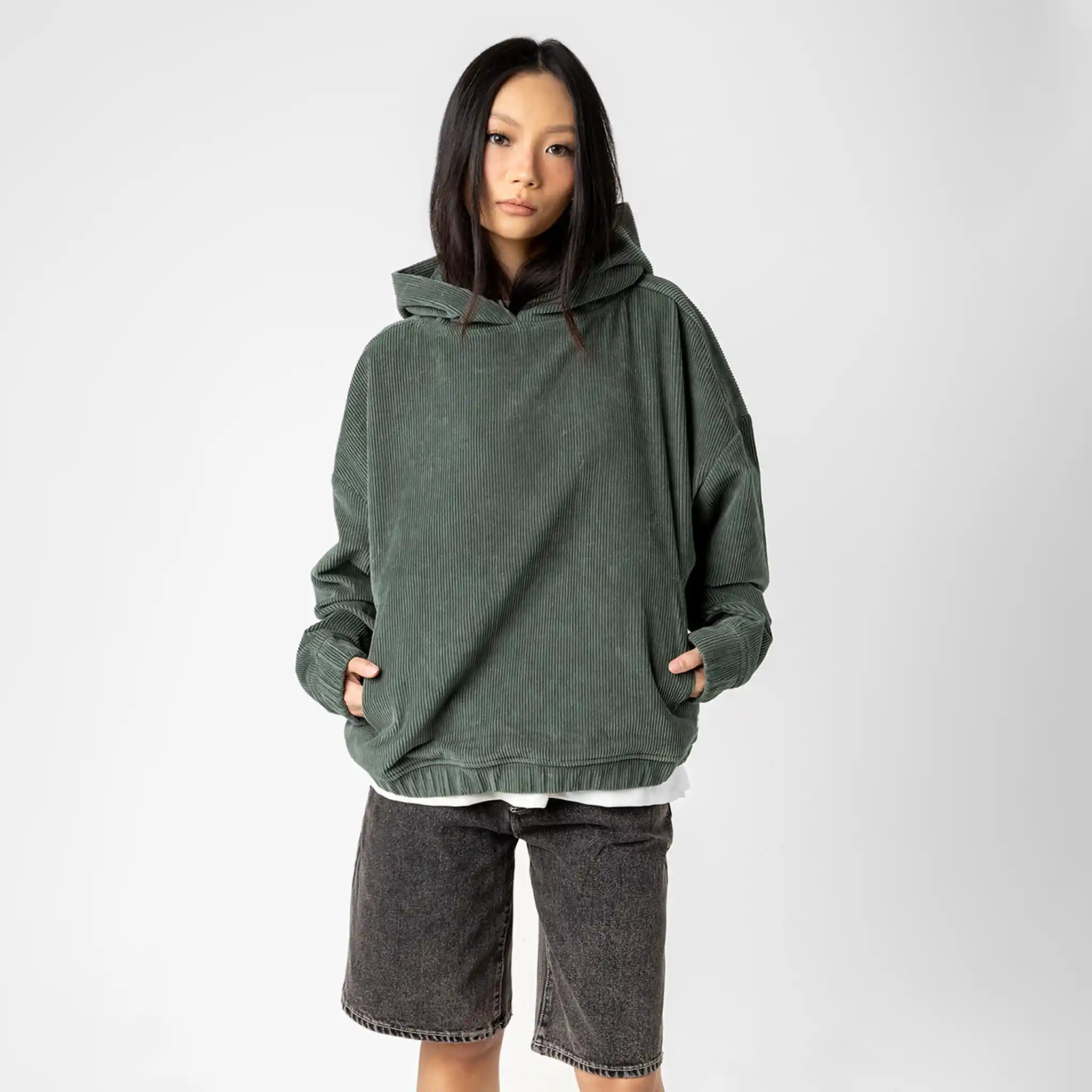 Bella (5'7) is wearing M.