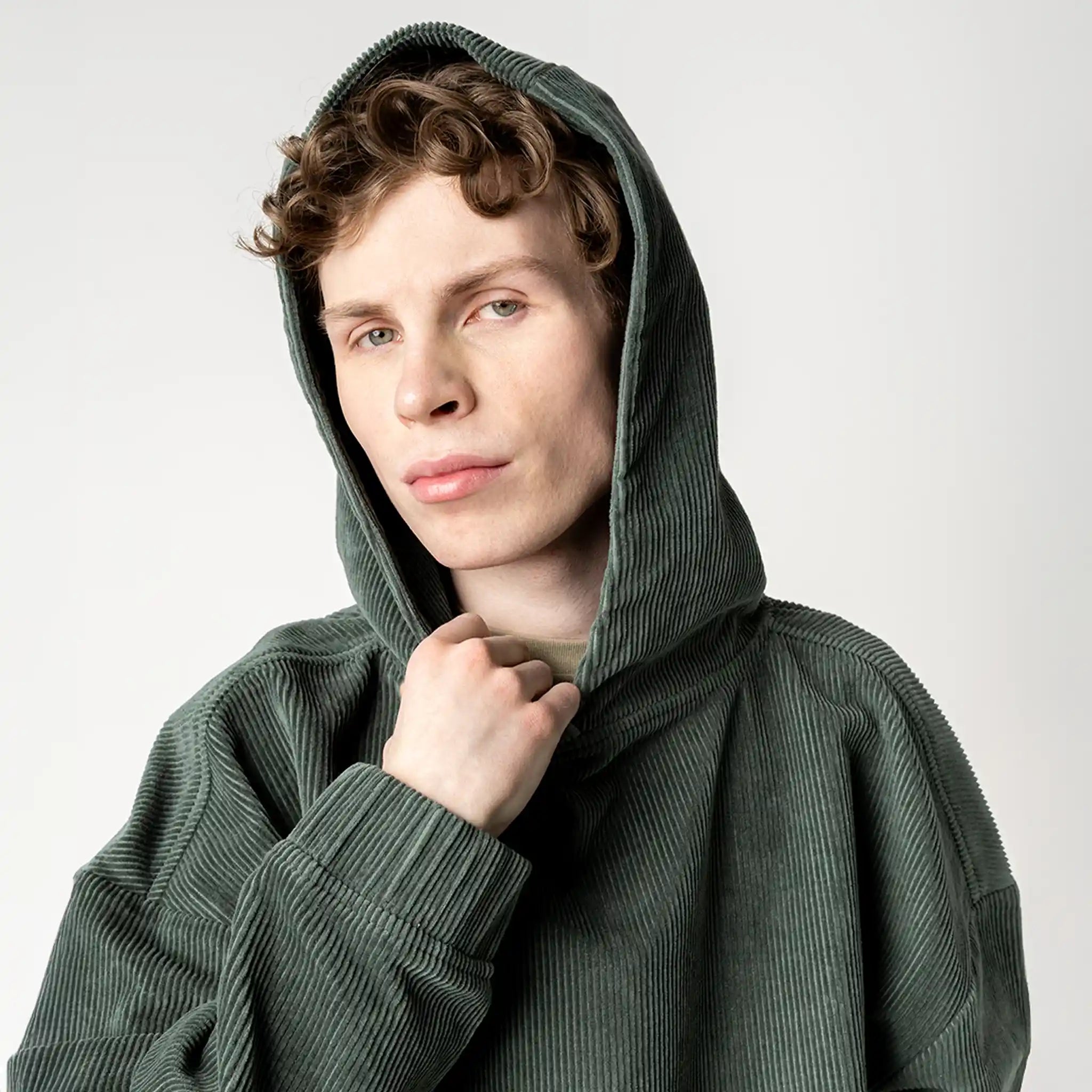 Keiran (6'1) is wearing M.