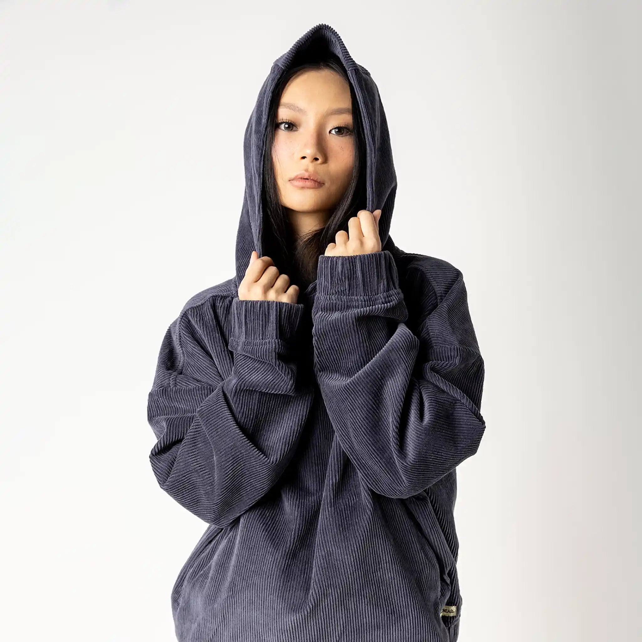 Bella (5'7) is wearing M.