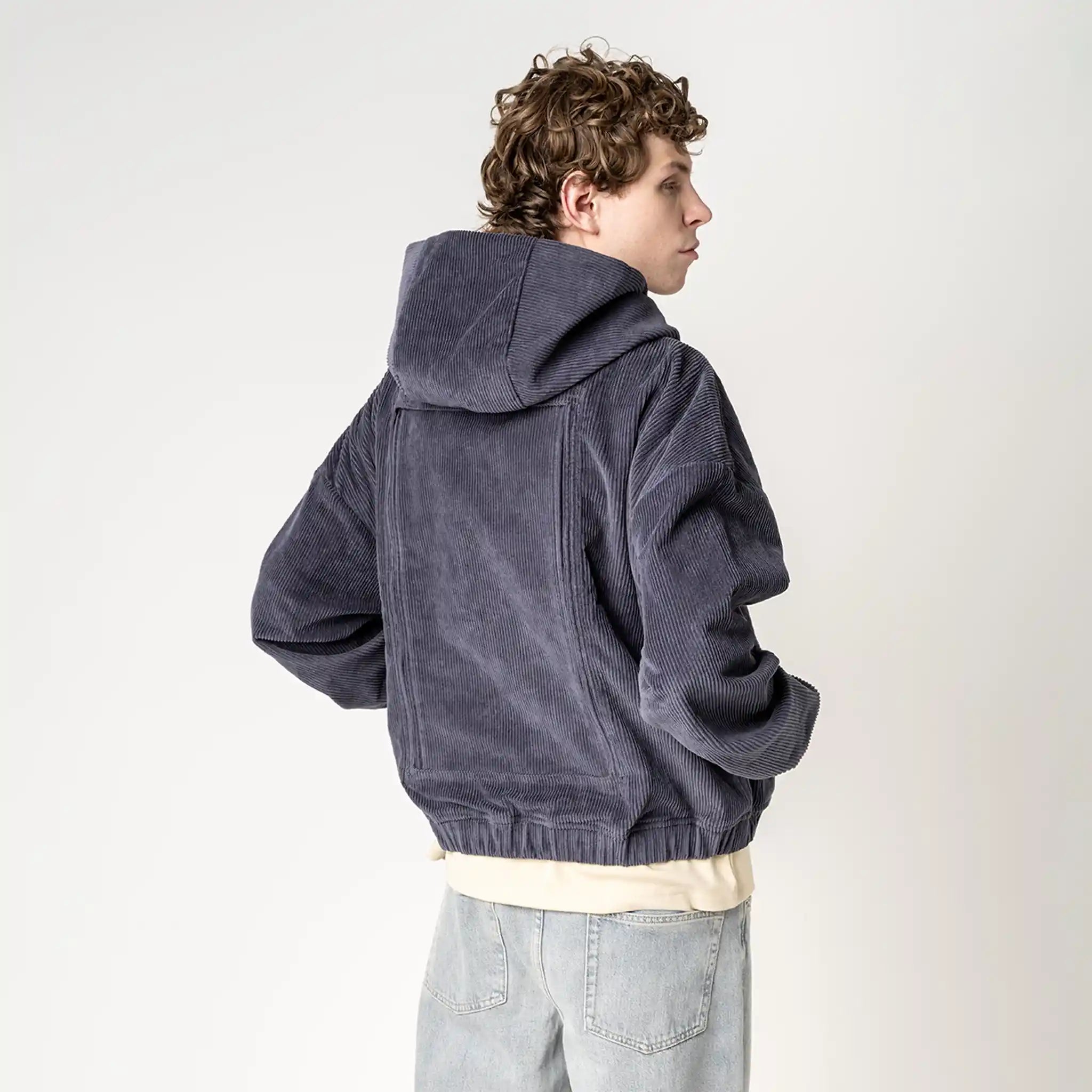 Keiran (6'1) is wearing M.