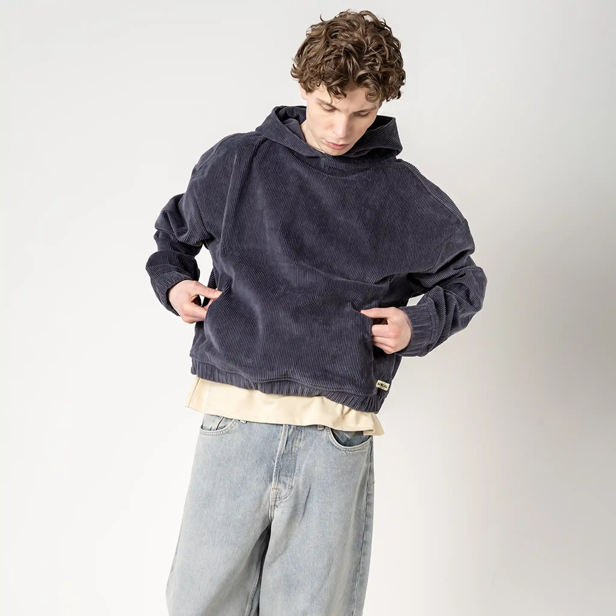 Keiran (6'1) is wearing M.