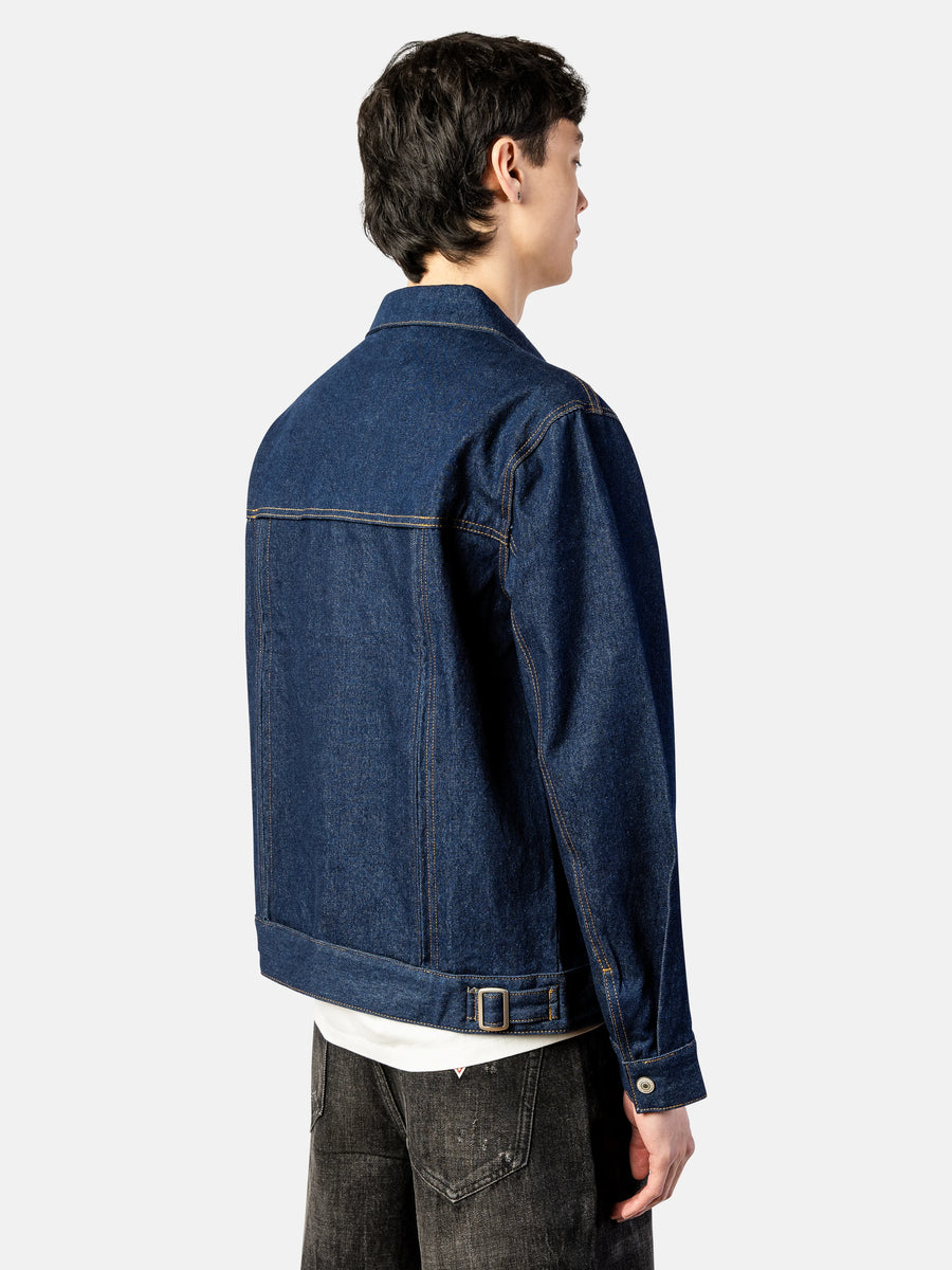 Wes (6'1) is wearing S.