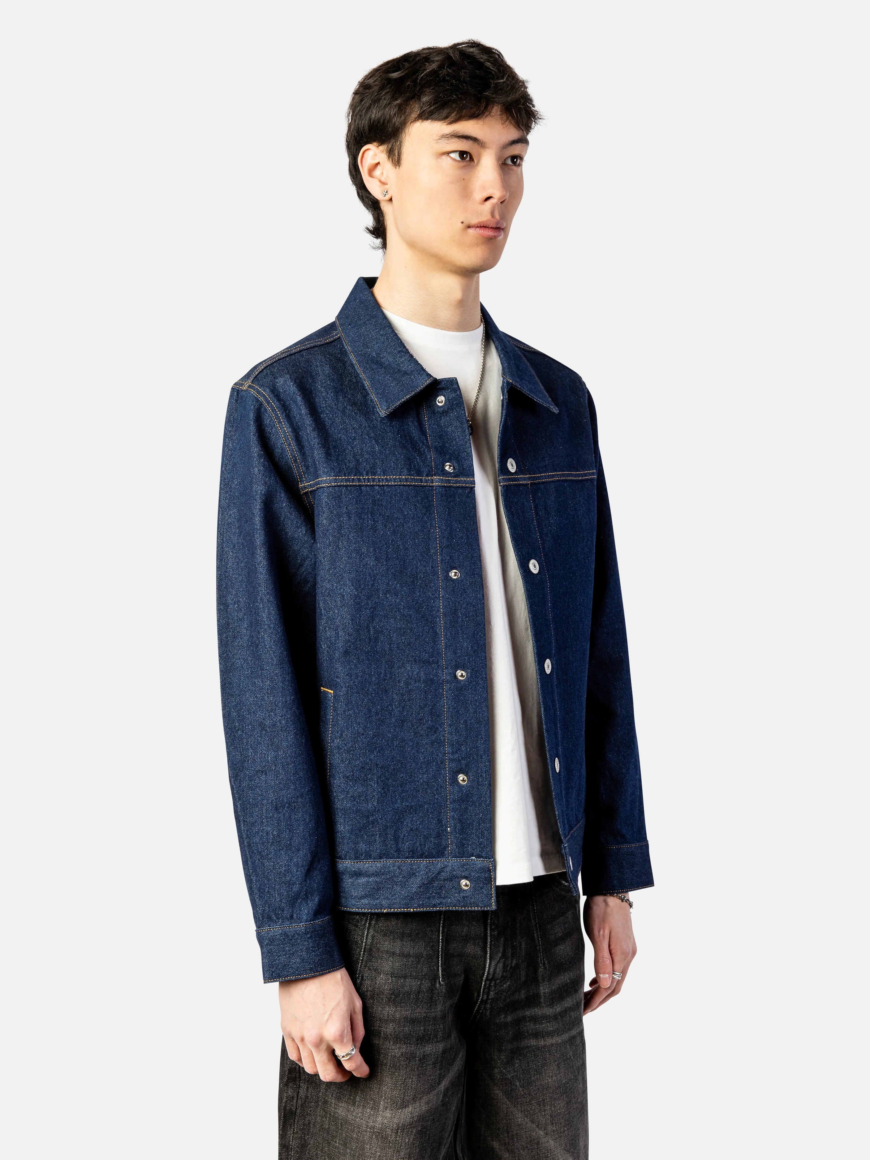 Wes (6'1) is wearing S.