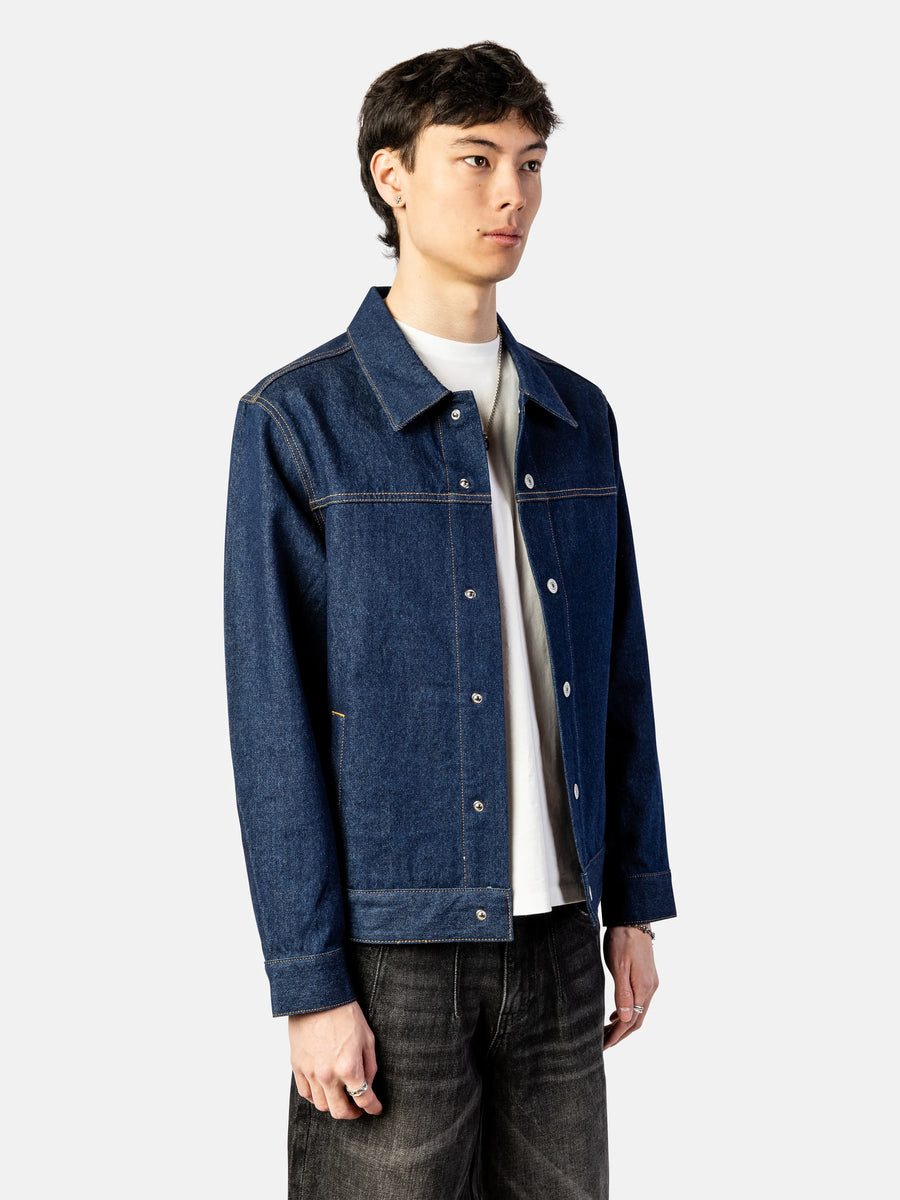 Wes (6'1) is wearing S.