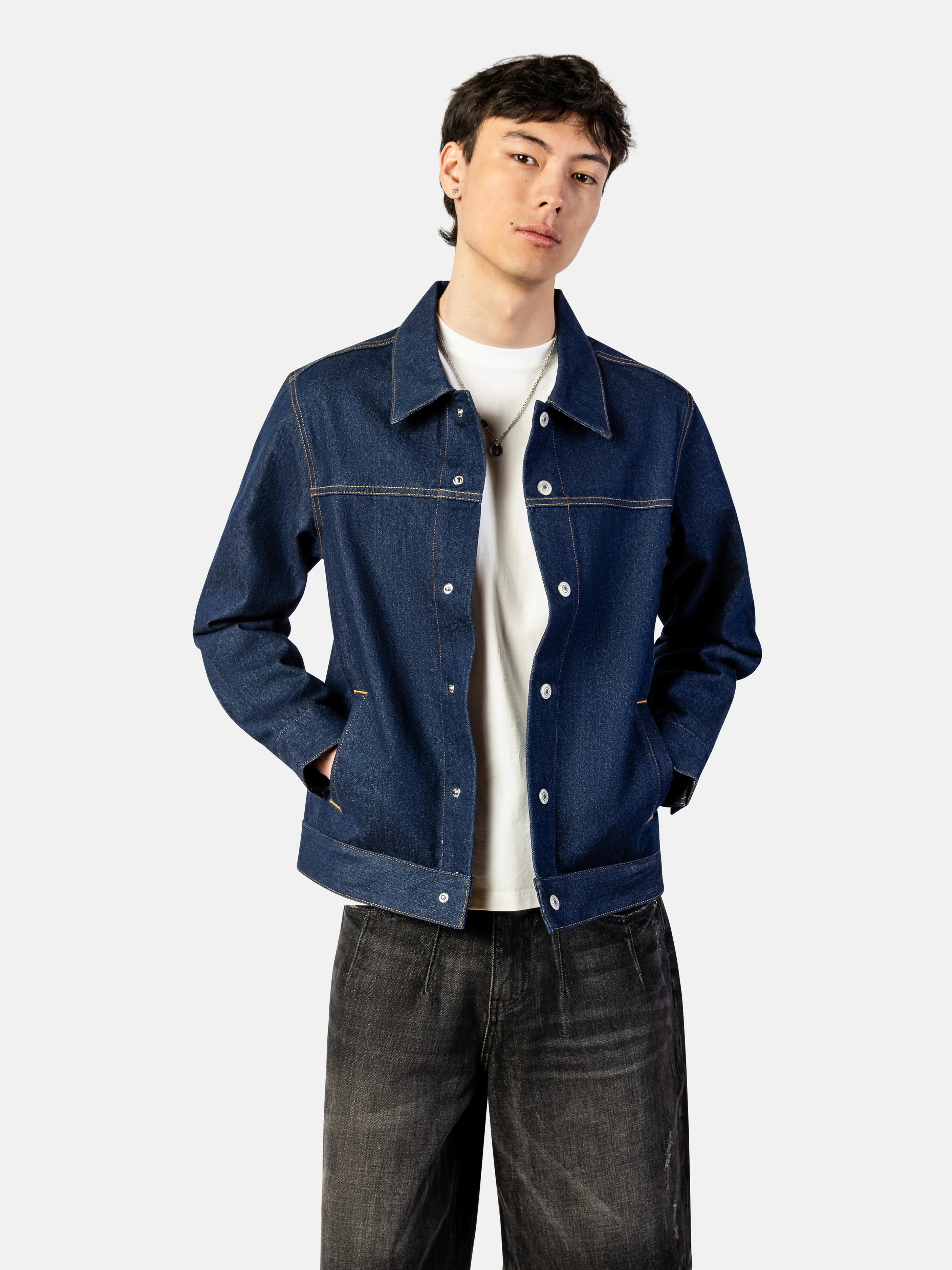 Wes (6'1) is wearing S.