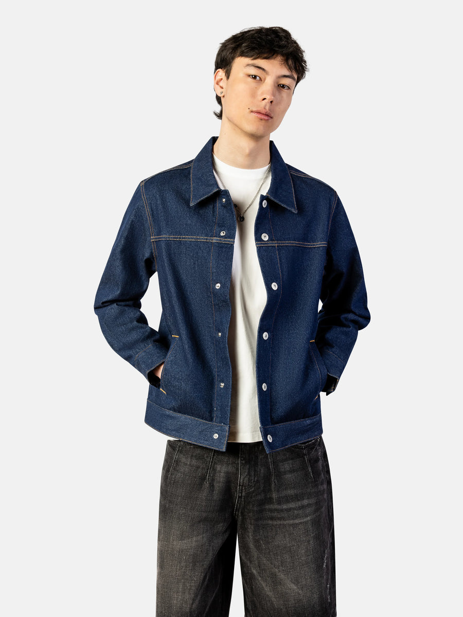 Wes (6'1) is wearing S.