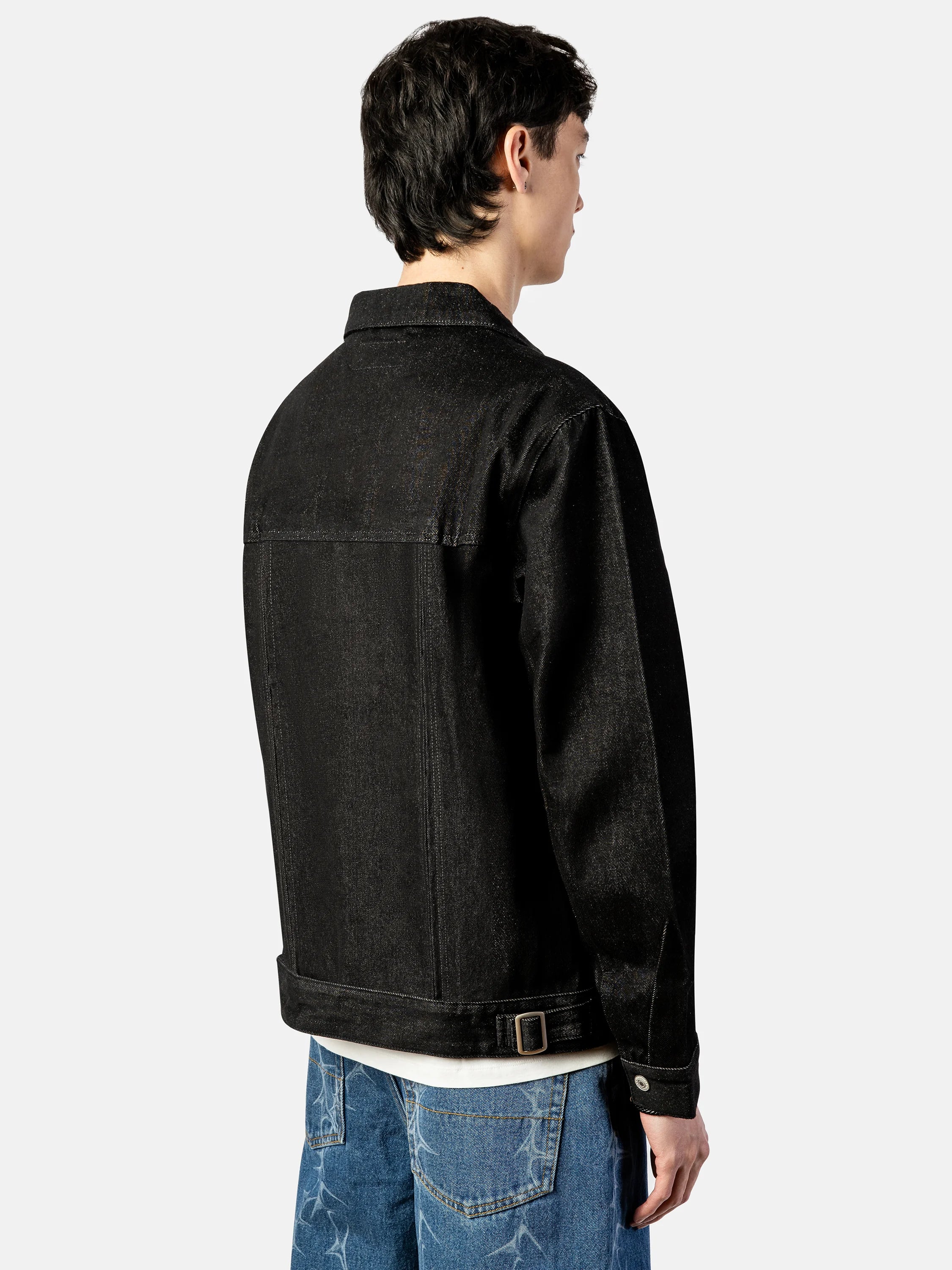 Wes (6'1) is wearing M.