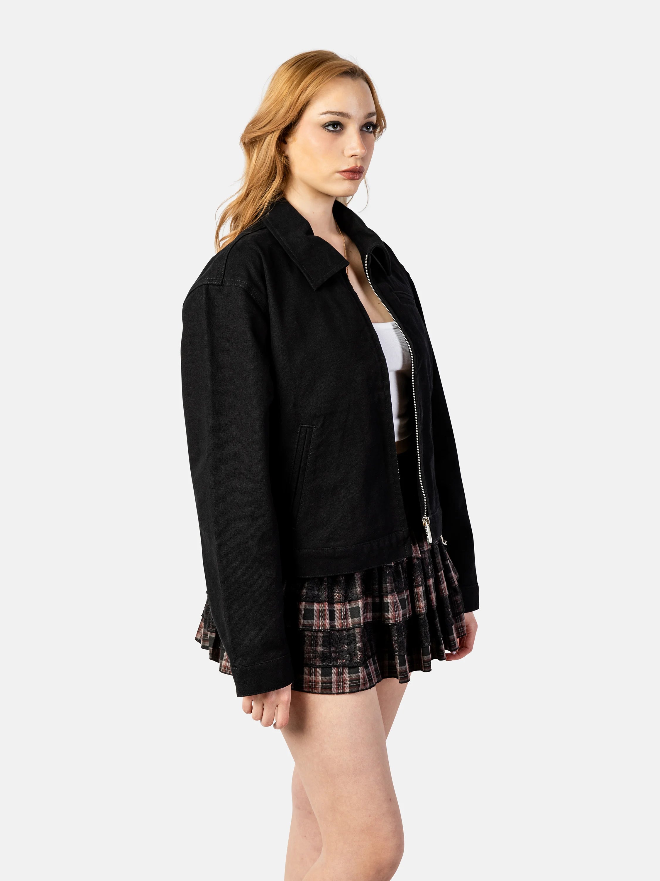 Liz (5'9) is wearing M.