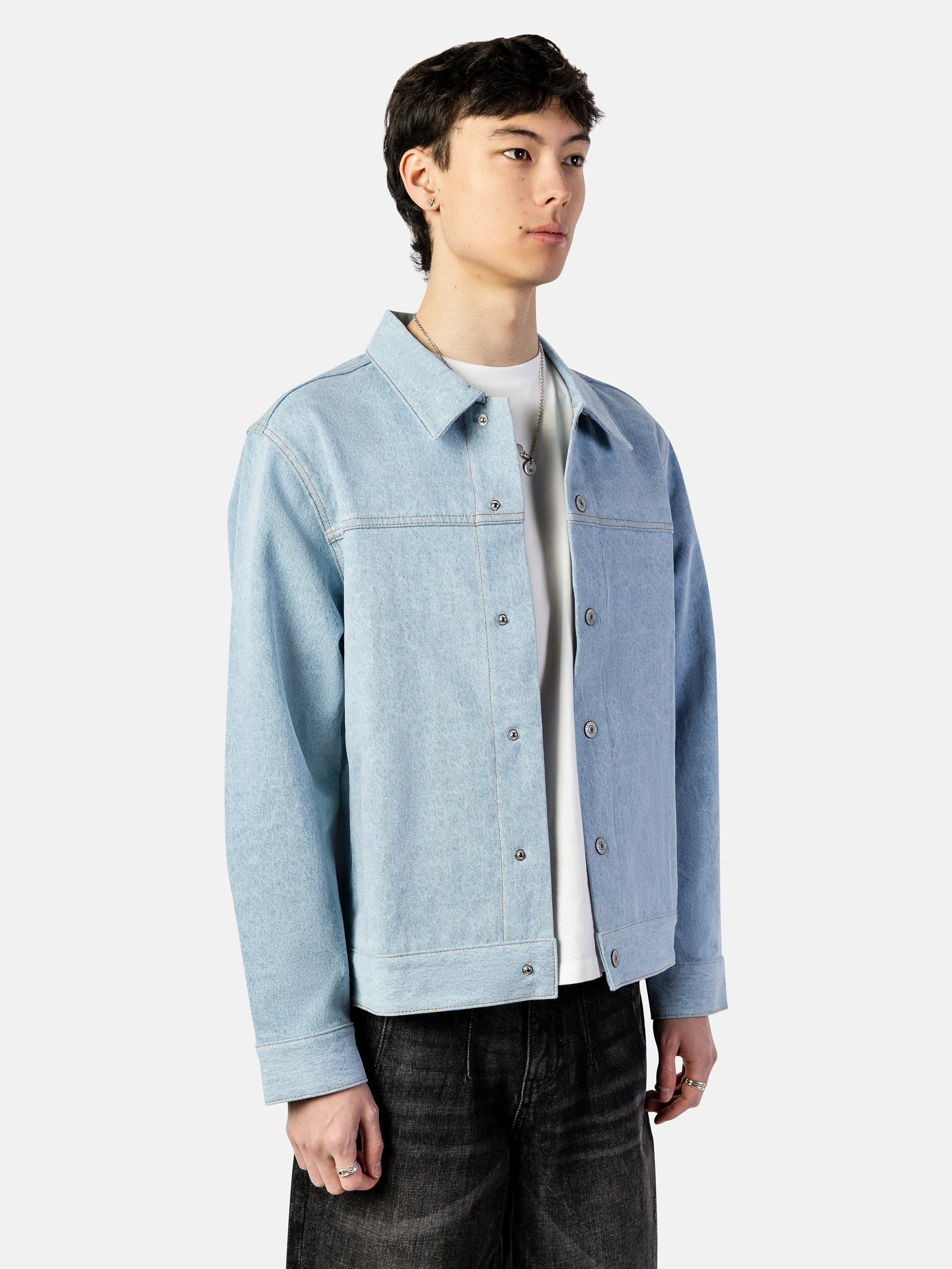 Wes (6'1) is wearing M.