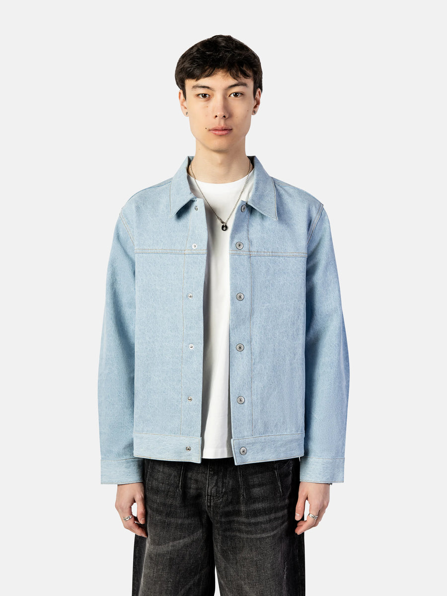 Wes (6'1) is wearing M.