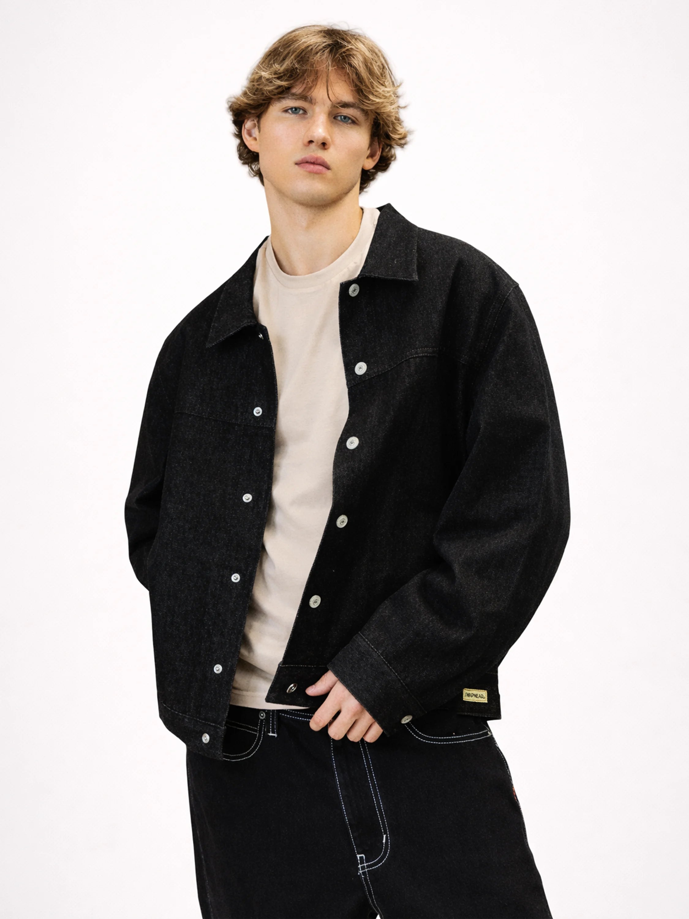 Nick (6'1) is wearing L for an oversize look.