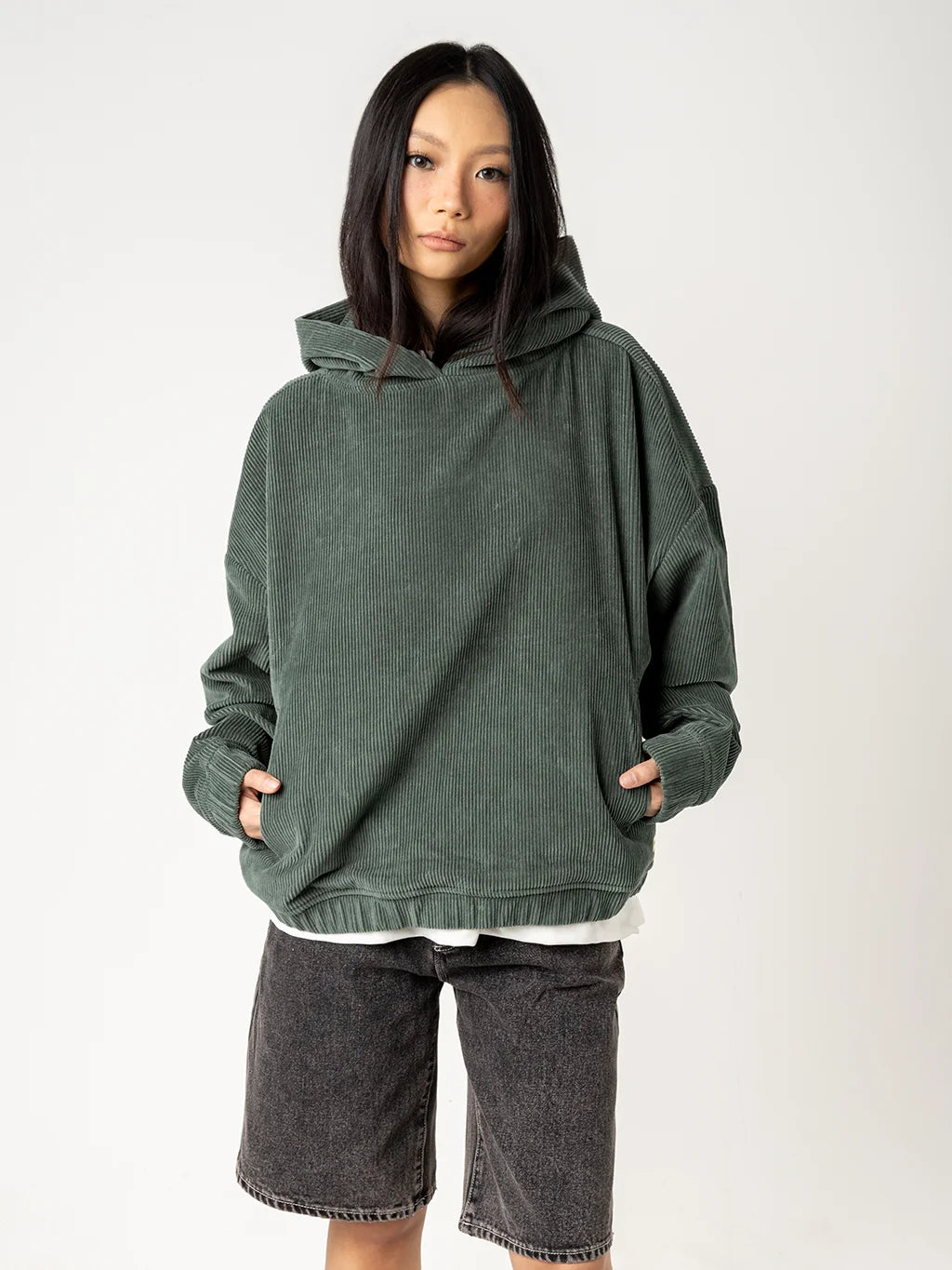 Bella (5'7) is wearing M.