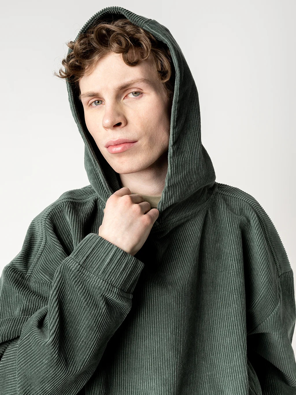 Keiran (6'1) is wearing M.