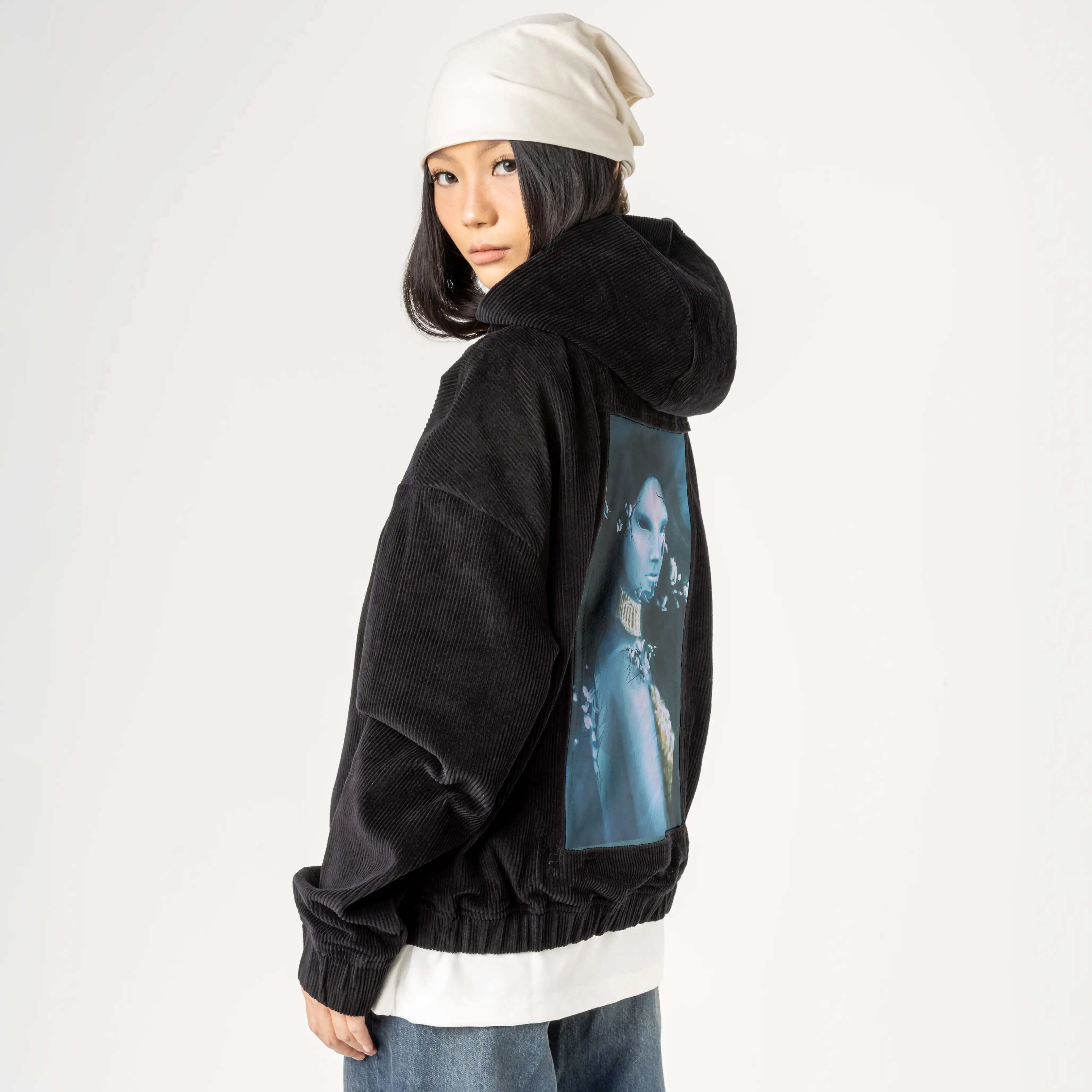 sirenscry patch on female retro cord hoodie in onyx