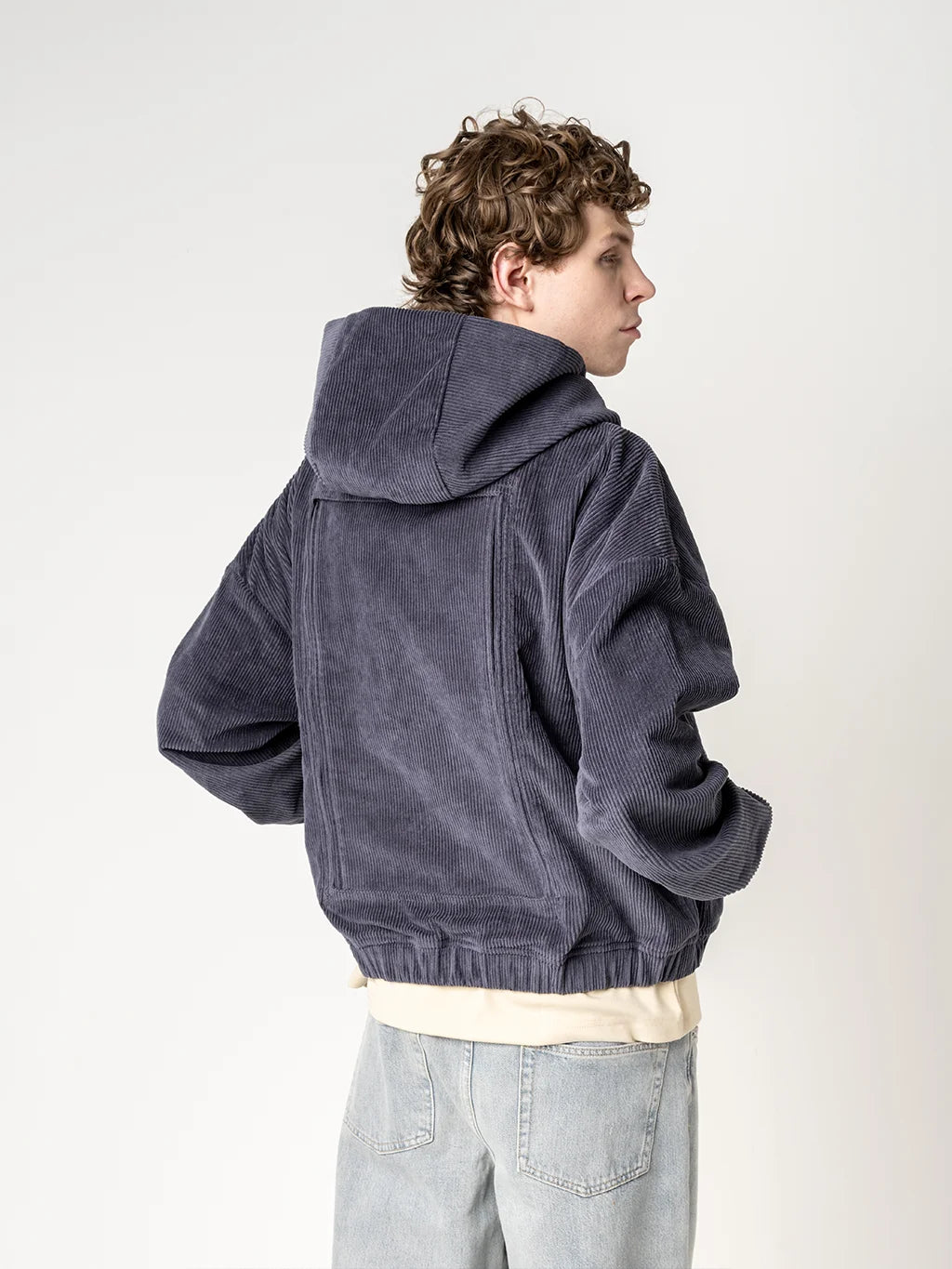 Keiran (6'1) is wearing M.