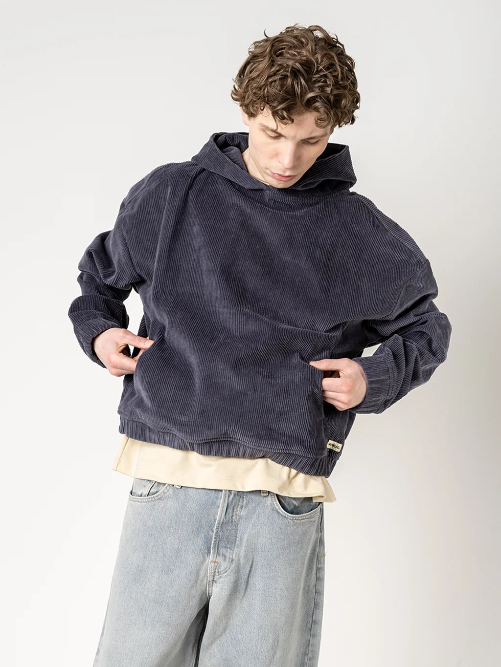 Keiran (6'1) is wearing M.